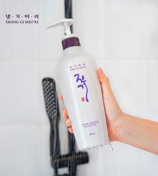 Кондиционер Восстанавливающий Против Выпадения Волос Daeng Gi Meo Ri JIN GI Vitalizing Treatment 300 ml 1727414680 фото